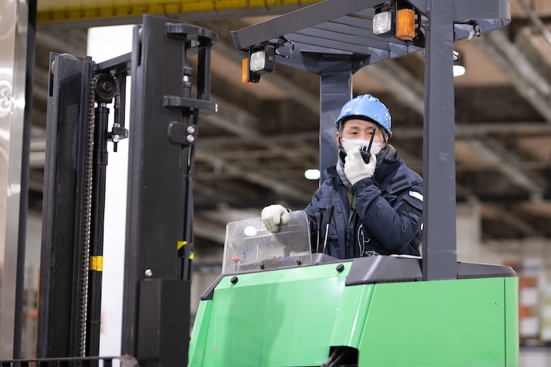 パイプ製品の出荷準備作業（玉掛け）
